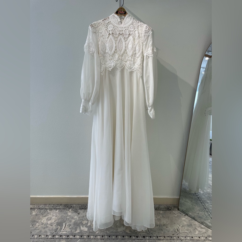 Vintage late 70’s Alfred Angelo bridal gown, size 4.